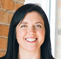 Retrato de Sophie Hartwell, jefa del equipo de atención al cliente de servicio